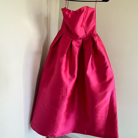 Fuchsia formal dress - Picture 1 of 2